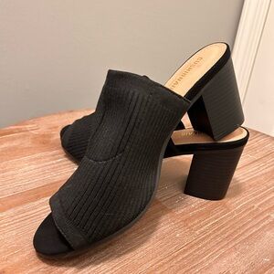 Cushionaire stretch sandal